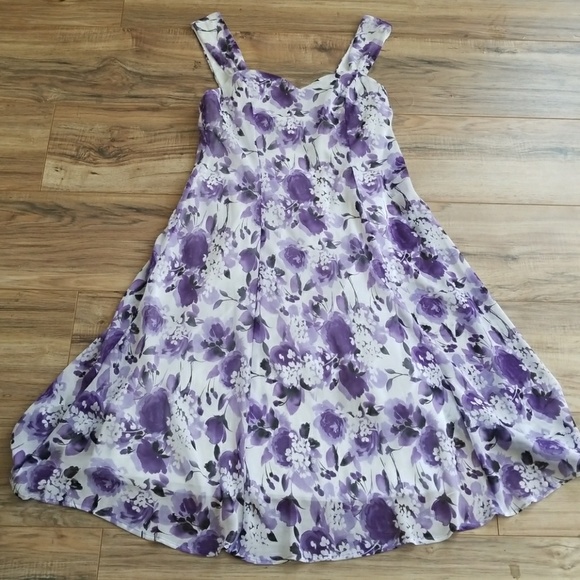 connected apparel Dresses & Skirts - 🌸FLORAL DRESS🌸 Size 10